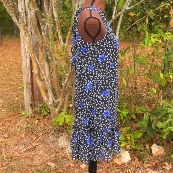 BCBGeneration Black/White/Lavender 'Fallen Petals' Relaxed Halter Neck Tie Dress - Picture 5 of 16